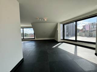 Zéér ruim dakappartement ±130m², met zonnig terras van wel ±80m²!Uitstekend gelegen, centrum Geel, op wandelafstand van het marktplein. Het...