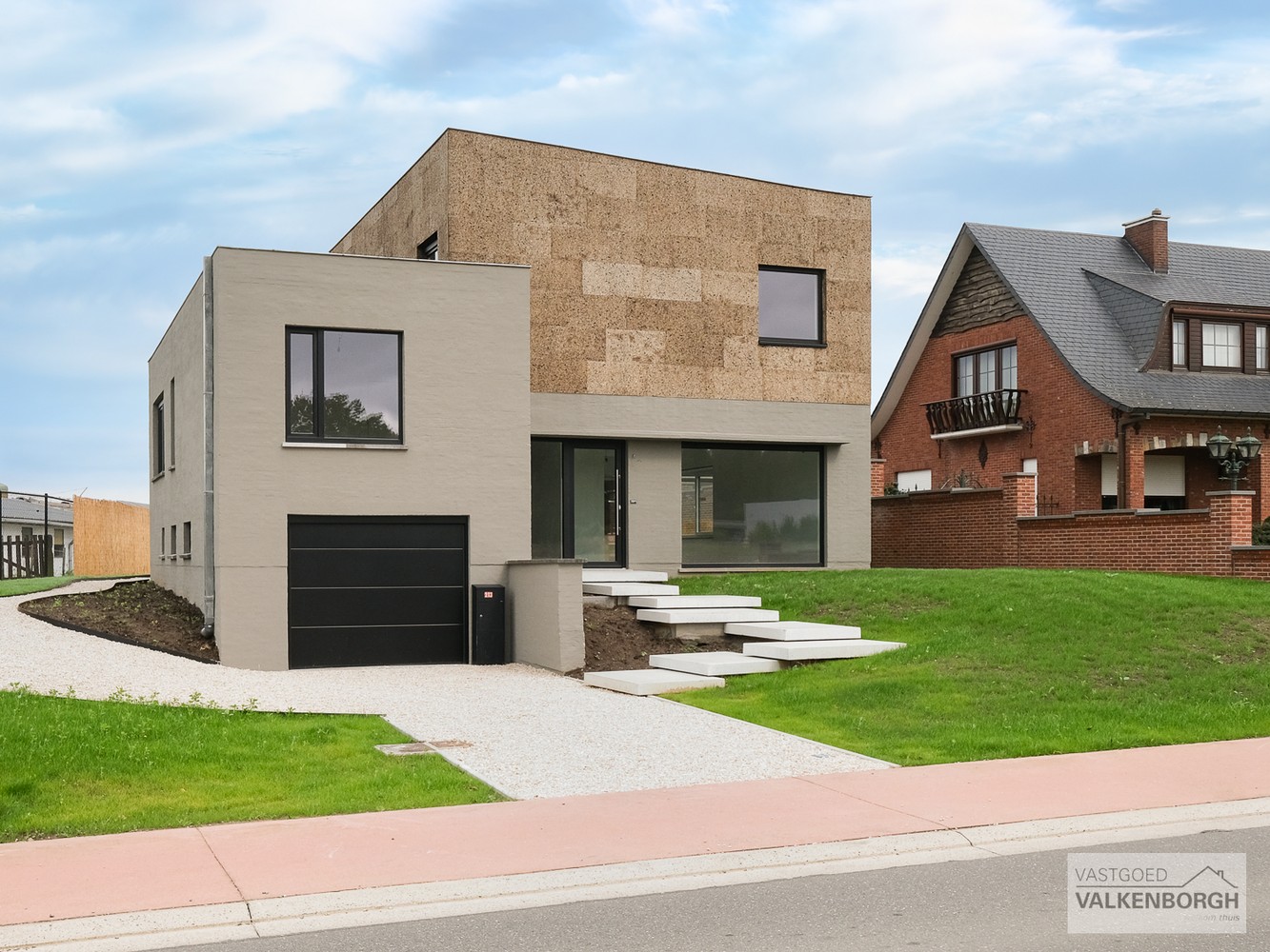 Zeer goed gelegen vernieuwbouwwoning met 4 slaapkamers, voorzien van alle laatste nieuwe technieken. - foto 1