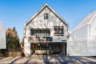 --- OVERIJSE ---- Woning met winkel, magazijn en kantoren – Strategische ligging aan de Brusselsesteenweg. Wij bieden u deze ruime woning aan...