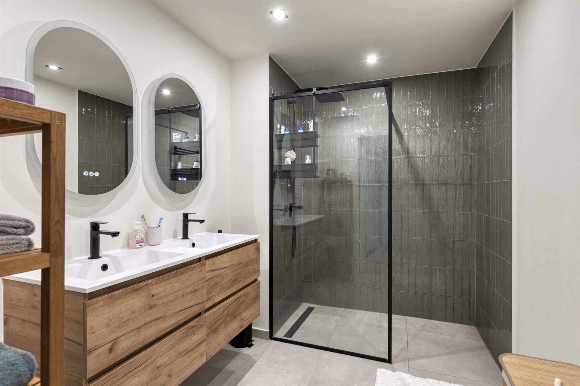 Gerenoveerd appartement met 2-3 slpks, terras en garage - foto 1