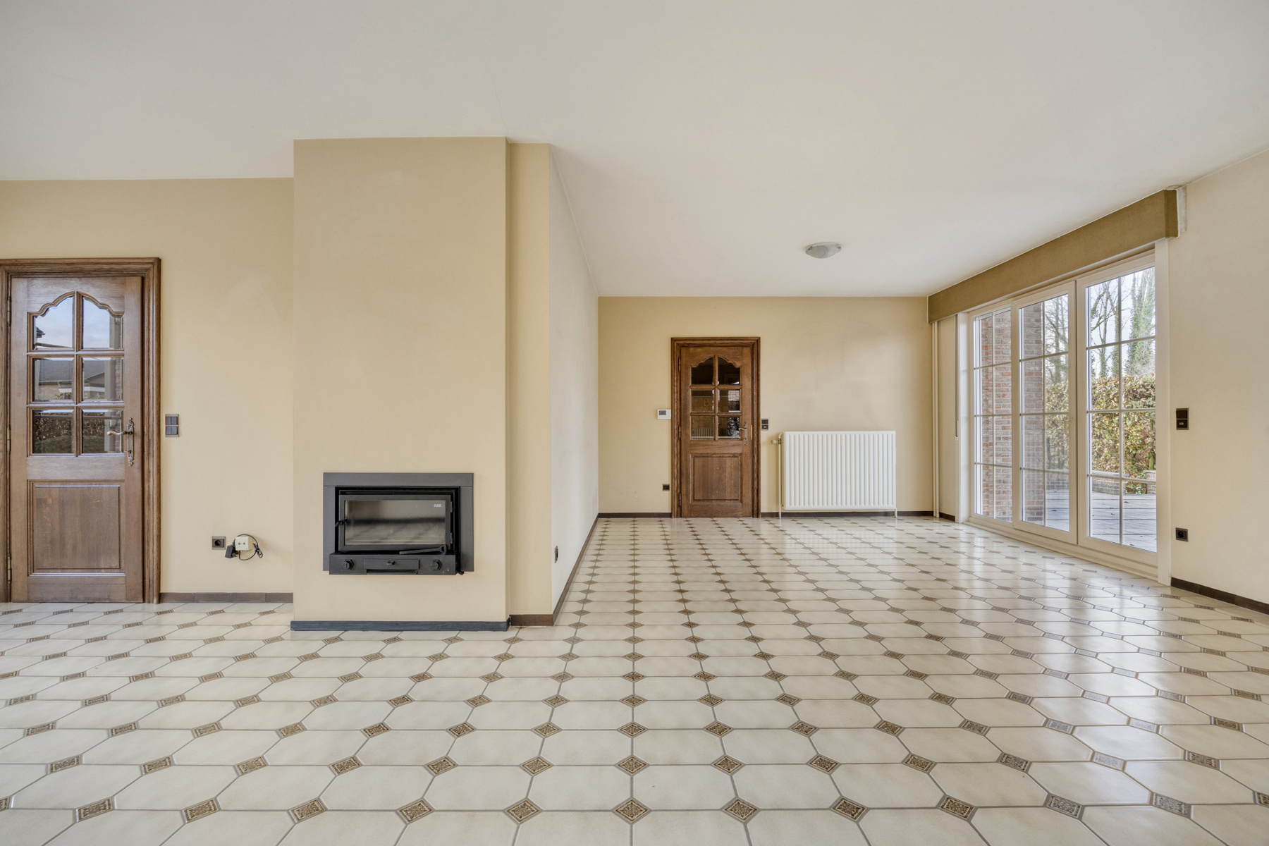 Rural villa with garden, 3 bedrooms and garages - photo 5