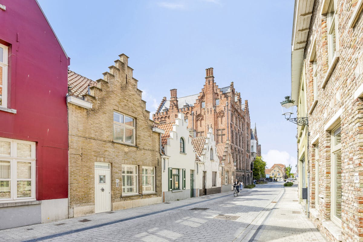 Instapklaar huis met 3 slaapkamers en trapgevel in Brugge - foto 1