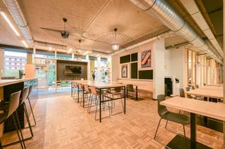 Op zoek naar een strategisch gelegen kantoor met uitstraling én toekomstpotentieel?Dit instapklare kantoorgebouw van 650 m² bevindt zich op de...