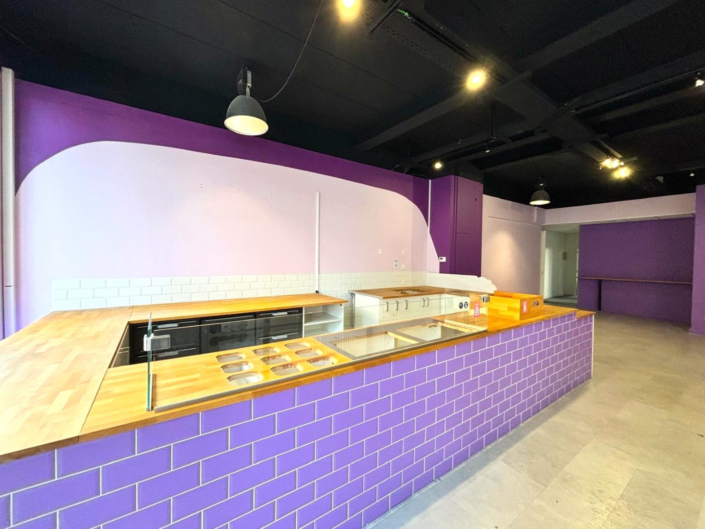 Opbrengsteigendom bestaande uit 1 handelsruimte met 3 bovengelegen appartementen - foto 3