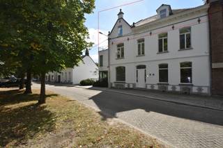 Energiezuinig, ruim- en lichtrijk appartement gelegen op de 2de verdieping (geen lift aanwezig), in een kleinschalig complex van 3 appartementen en...