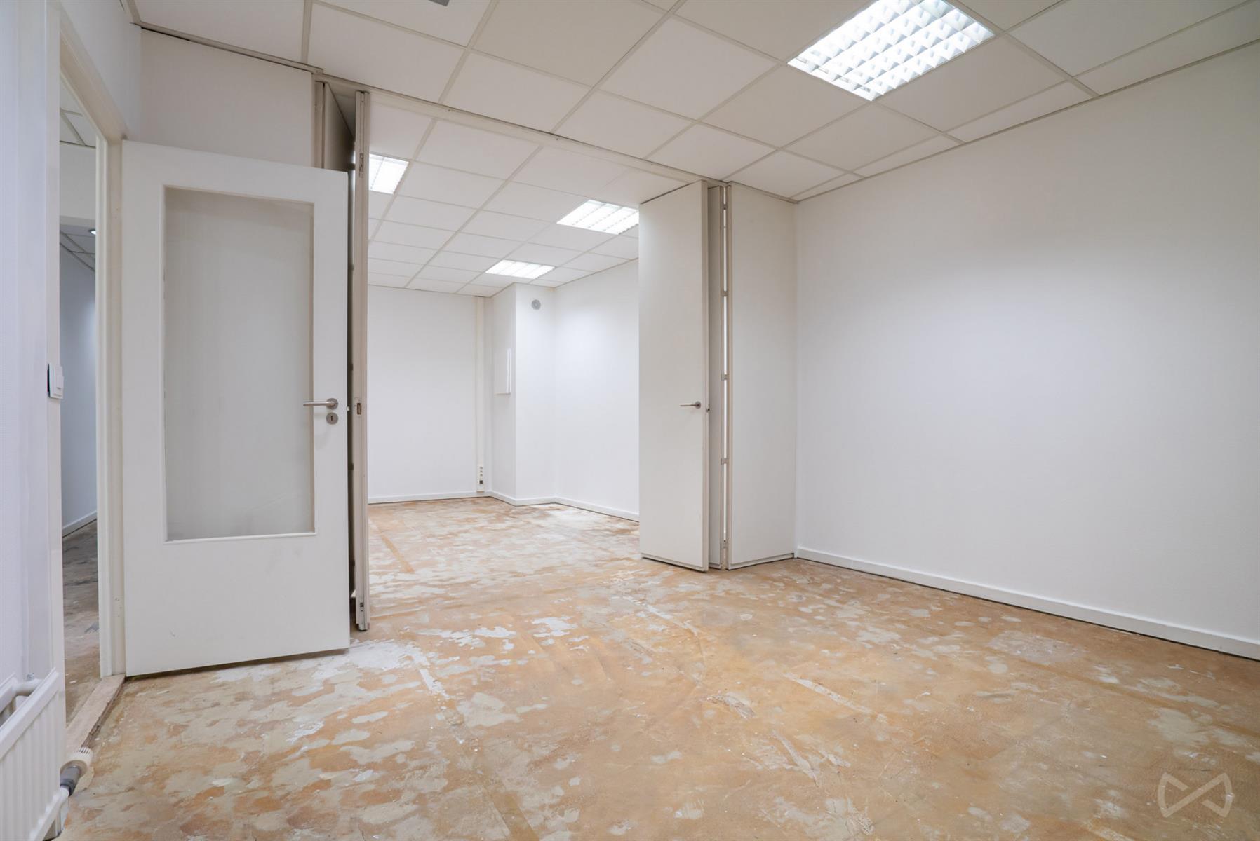 Commercial for rent in Liège - photo 5