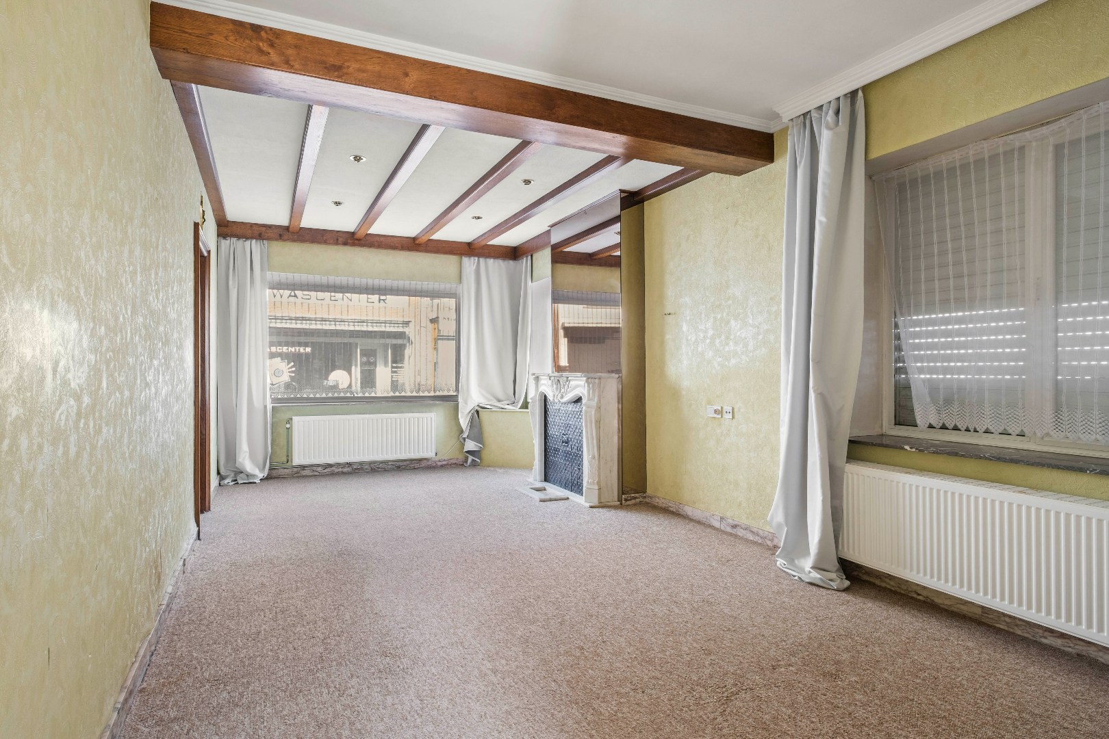 Te renoveren woning boordevol potentieel in het hart van Sint-Eloois-Winkel - foto 4