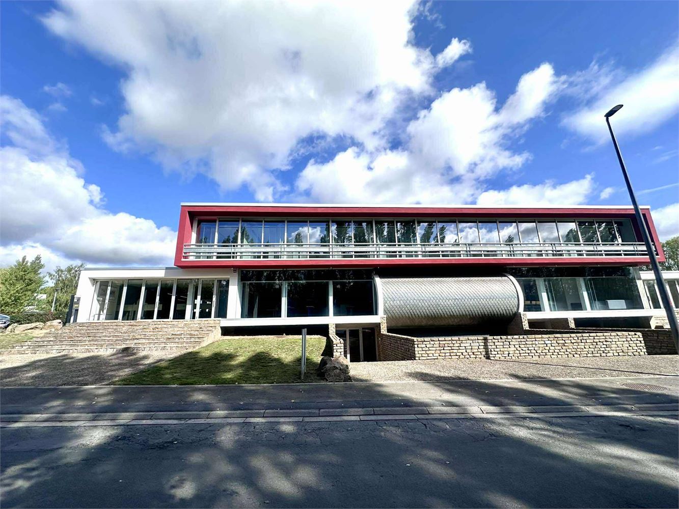 UNIEKE KANTOREN MET PARKING EN VERSCHILLENDE OPPERVLAKTES - foto 2