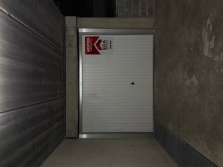 De Panne: Ruime garage te koop in in het centrum van De Panne Ontdek deze ideale garage in een centrale en toegankelijke locatie. Perfect voor...