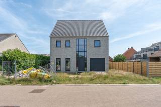 Casco nieuwbouwwoning met o.a. 4 slaapkamers, inpandige garage, op perceel van 443 m² met ZO oriëntatieGunstig gelegen in een doodlopende straat in...