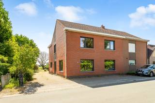 Deze erg ruime halfopen bebouwing is prima gelegen op een gegeerde locatie in de landelijke grensgemeente Essen. Hoewel het in de wijk...