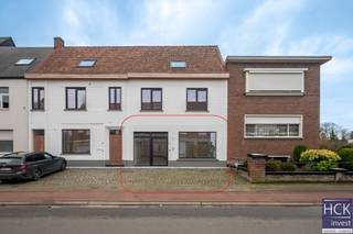 De liggingDeze totaal nieuwe gerenoveerde kantoorruimte is gelegen in de Churchilllaan, vlakbij de Markt van Waregem. Het pand beschikt over een zeer...