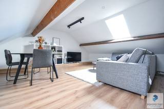 LICHTRIJK DUPLEX-APPARTEMENT (94 m²) MET 2 SLAAPKAMERS – TOPLIGGING NABIJ HET CENTRUMDit zeer lichtrijk hoekappartement is ideaal gelegen op wandel-...