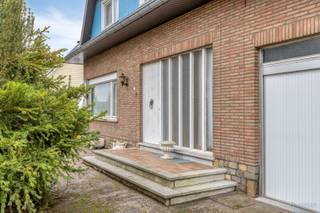 Woning met 4 slaapkamers op een perceel van 12a 12ca te koop in TessenderloIn de Hofstraat, in een rustige wijk nabij het centrum van Tessenderlo,...