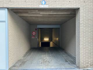 Garage DOUBLE (12 m de profondeur) à vendre dans la résidence Gaugin. Ce garage est situé au 99 Franslaan à Nieuwpoort-Bad, à quelques pas de la...