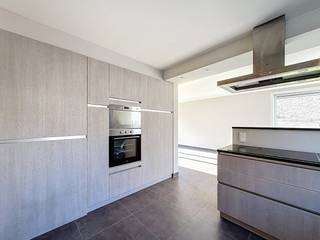 Cette spacieuse maison de 3 chambres avec un jardin confortable peut être louée sur la place Sint-Mildreda à Izenberge. La maison rénovée offre...