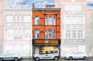 Info & bezichtigingen: dries.v@weinvest.be of 02 315 77 22<br /><br />We Invest biedt exclusief dit appartement met één slaapkamer aan, gelegen op de 1e verdieping van een klein gebouw zonder lift in Sint-Agatha-Berchem.<br /><br />Het heeft een oppervlakte van 55 m² en bestaat uit een slaapkamer, een woonkamer, een halfingerichte keuken, een doucheruimte, een balkon en een kelder. De elektriciteit voldoet aan de normen. EPC E (267 kWh/m²/jaar, CO₂: 53).<br /><br />Het appartement ligt dicht bij scholen, winkels, het winkelcentrum Basilix en het openbaar vervoer (bushalte op 180 m, station op 850 m) en biedt gemakkelijke toegang tot de grote verkeersaders naar het centrum van Brussel of de ring.<br /><br />Dit pand is een unieke kans voor een eerste aankoop of een investering in huurwoningen. Neem contact met ons op om een bezichtiging te regelen! Mis onze exclusieve aanbiedingen op onze website WWW.WEINVEST.BE niet.
