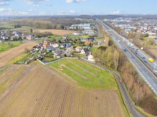 Aan de Kalverhagestraat bieden wij u een zeldzame kans aan: vier afzonderlijke bouwloten, gelegen in een groene en residentiële omgeving, worden...