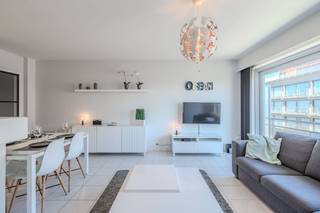 Lichtrijk 2-slaapkamer appartement te koop, gelegen op absolute toplocatie, vlakbij het casino, de winkelstraten en restaurants. Het appartement...