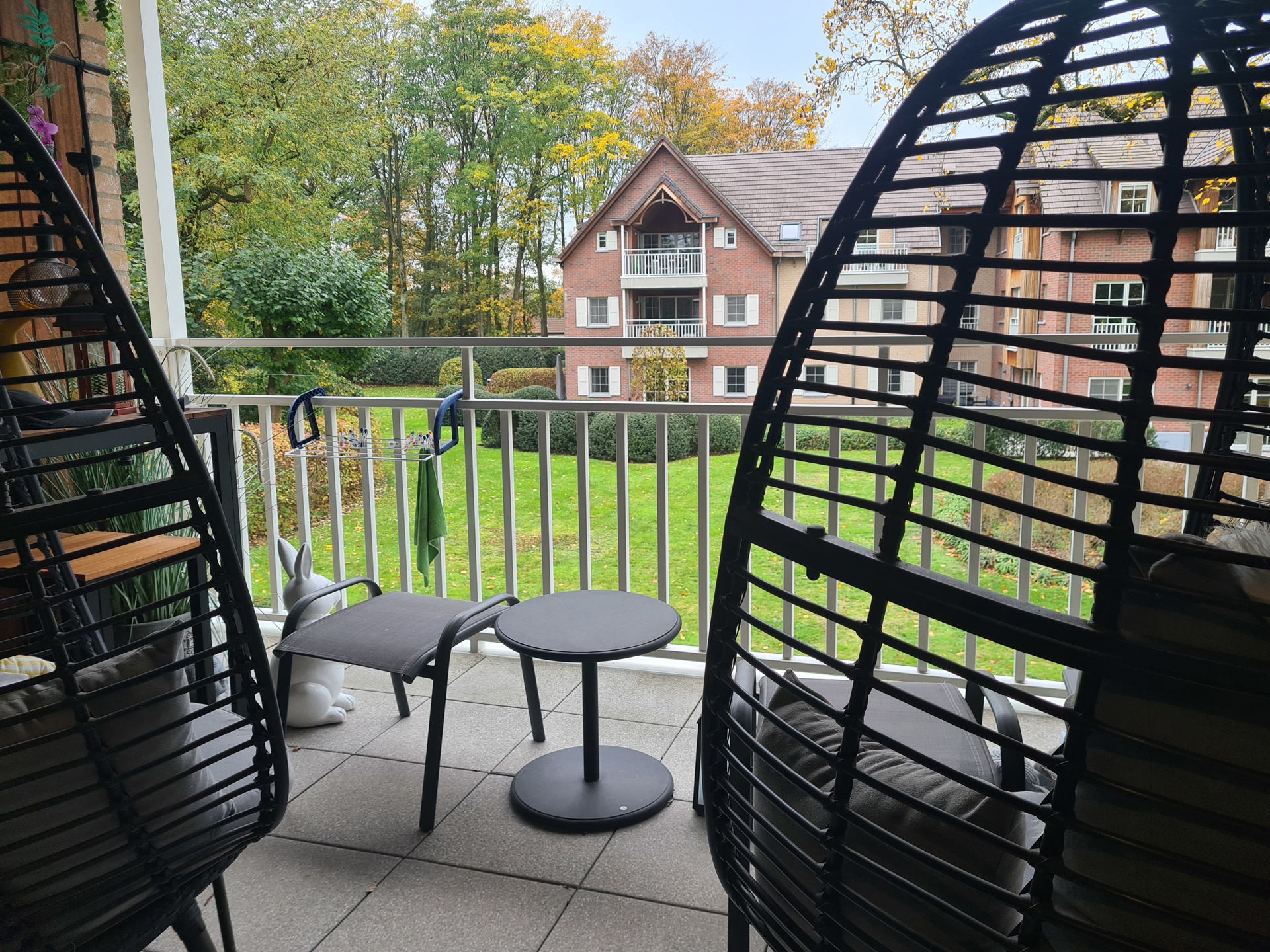 Luxueus afgewerkt appartement met lift op de 1ste verdieping met 1 slaapkamer, mooi terras dat uitkijkt op parktuin en 1 ondergrondse autostaanplaats. - foto 4