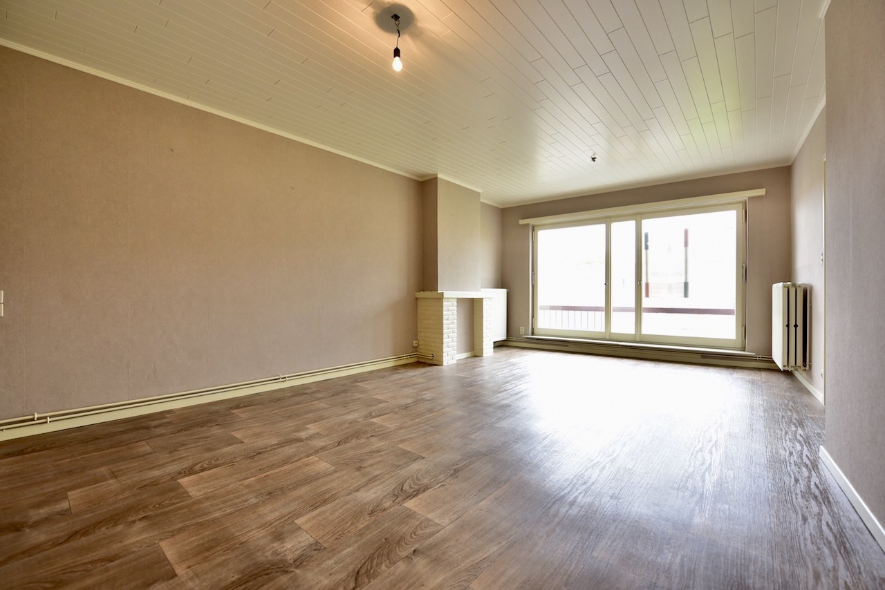 Gerenoveerd, centraal gelegen appartement met 2 slpk en terras voor 800 EUR/mnd - foto 2