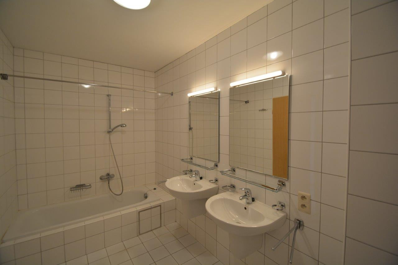 APPARTEMENT MET 2 SLK, TERRAS EN  GARAGEBOX! - foto 4