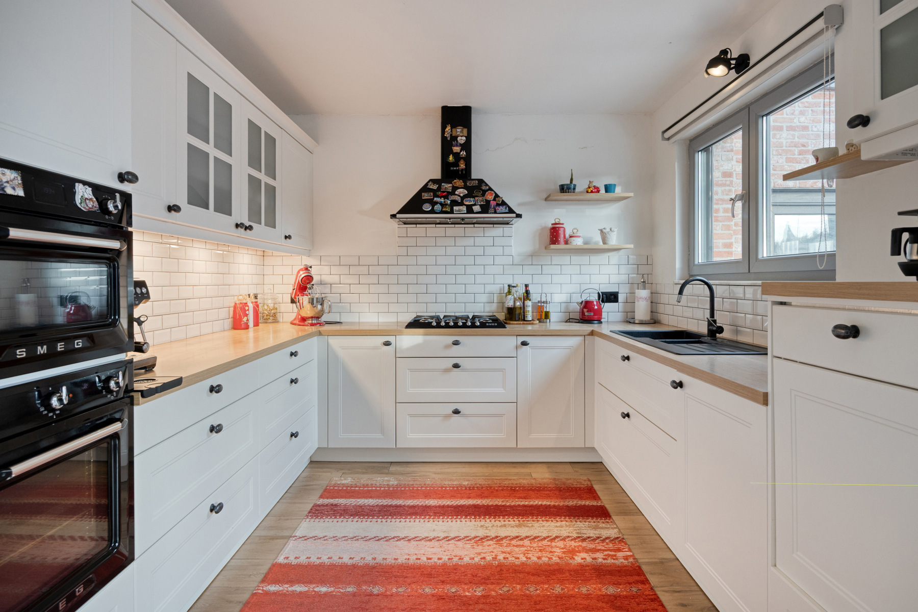 Renovated four-sided home with 4 rooms, garden and garages - photo 4