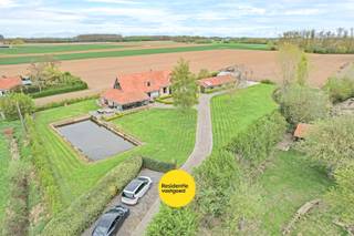 Ruime open bebouwing met prachtige verzichten op 3858 m². Dankzij de open ligging in een doodlopende straat geniet u hier van een weids uitzicht...