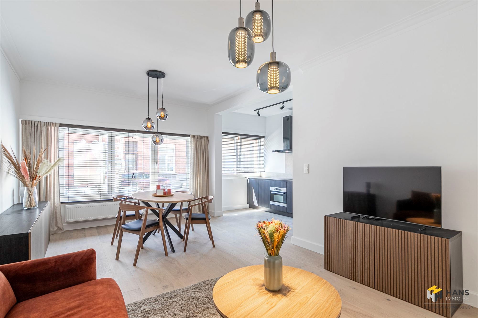 Prachtig gerenoveerd appartement in Wilrijk klaar om jouw thuis te worden! - foto 1