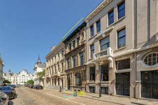 Welkom in de Zurenborg wijk te Berchem. In deze wijk met de meest unieke woningen van Antwerpen hebben wij het genoegen u dit prachtig, te renoveren...