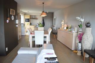 2-slaapkamer-appartement op toplocatie in het centrum van Gullegem.Een ruime lichtrijke leefruimte, ingerichte open keuken, badkamer met...