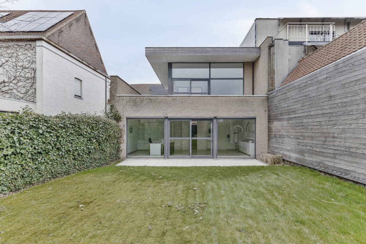 Half open house with nice garden in Bissegem - photo 1