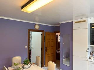 TE KOOP in Gijzegem <br /><br />Ruime, rustig gelegen halfopen gezinswoning. Degelijke goed onderhouden woning die steeds bewoond is. Woning in orde te zetten maar heeft heel veel potentieel. <br /><br />Gelijkvloers: inkomhal (8m²), inpandige garage (20m²,momenteel als extra slaapkamer ingericht), wasruimte met douche (6m²), wc (1,44m²), grote leefruimte-eetkamer (37m²), ruime leefkeuken (18m²), aanpalend aan de keuken heb je een grote veranda (35m²)<br />Verdieping: nachthal (5,5m²),3 grote slaapkamers (23,5m²; 21m² en 14m²) en 1 badkamer (6m² dubbele lavabomeubel, bad en wc)<br />Ruime zolder<br />EPC 488Kwh/m jaar, klasse E<br /><br />Te bezoeken op afspraak: 0498/25 62 05