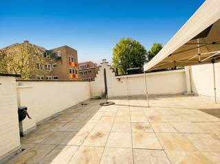 Brugge centrum, aan de Noordzandstraat, vlakbij alle winkels 't Zand  UITZONDERLIJK RUIM WOONHUIS /APPARTEMENT  MET HUISLIFT , 4 slaapkamers +...