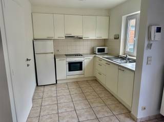 <p> </p><p><span><span> </span></span>Looking for a move-in ready apartment in a prime location?</p><p>This apartment is located in the center of Berchem-Kluisbergen,<br />within walking distance of several stores (supermarket, bakery, pharmacy), restaurants and public transport. <br />This apartment provides entrance hall with toilet, a spacious living room with open kitchen, 2 bedrooms and a bathroom with shower and sink</p><p>No extra common charges!</p><p>interest?<br />Request your visit through our website www.immodhondt.be <br /> </p>