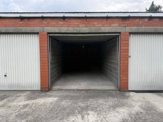 <strong>Vlot bereikbare garagebox te Deurne.</strong><br /><br /><strong>Ligging:</strong><br />Goed gelegen met een ideale verbinding naar de invalswegen en op korte afstand van centrum Antwerpen.