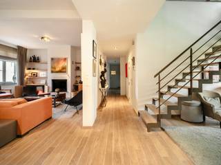 Ideaal gelegen nabij de Kasteleinswijk, bestaat dit charmante duplexappartement uit vier slaapkamers en een kantoor in een gebouw in art-decostijl...