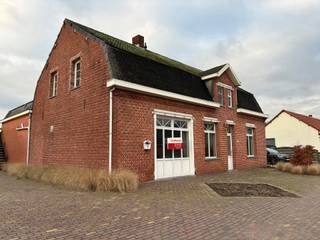 Charmante woning met 4 slaapkamers nabij het centrum van Dessel.Het pand is rustig gelegen, maar toch nabij het centrum van Dessel met alle nodige...