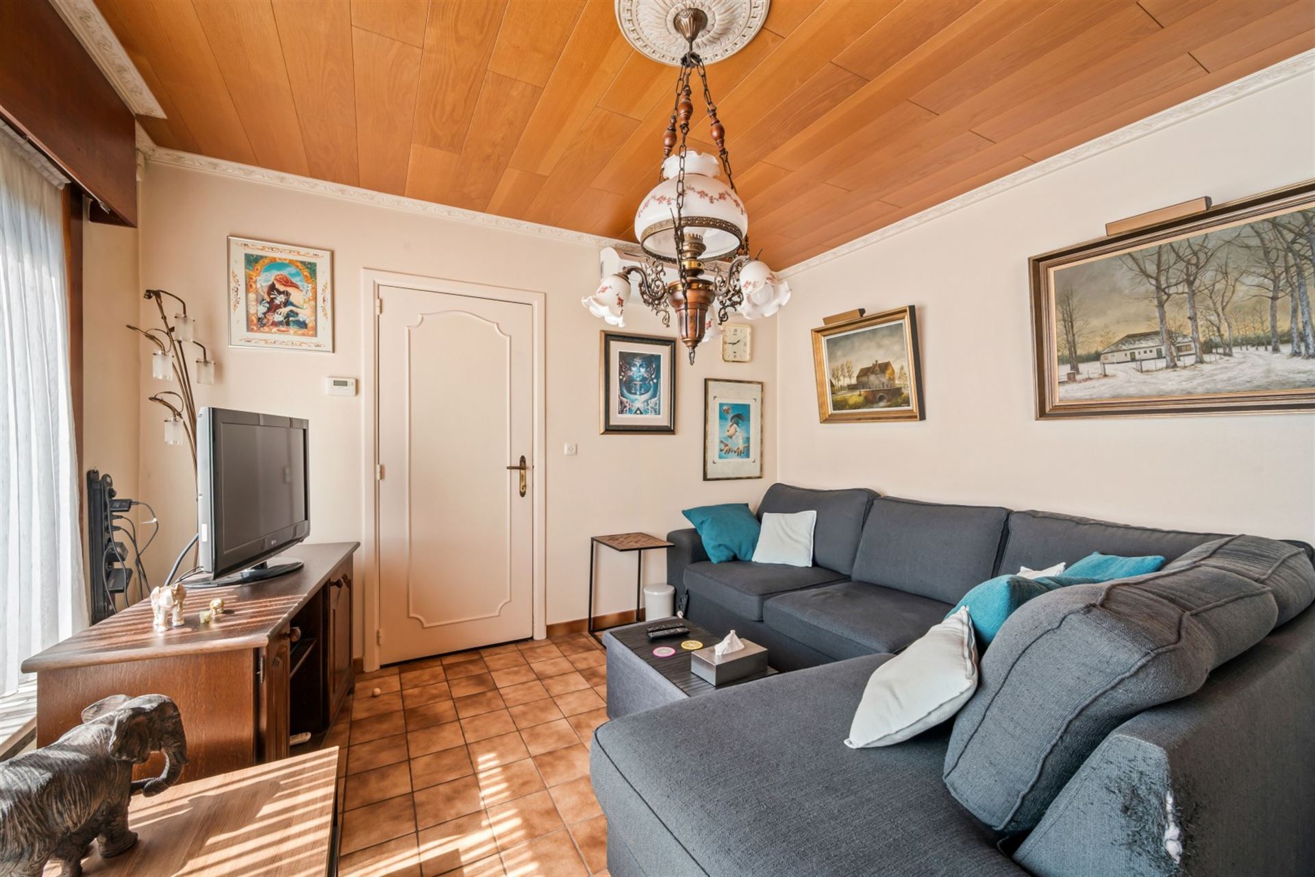 Gezinswoning met 3 slaapkamers en inpandige garage op 699 m². - foto 5