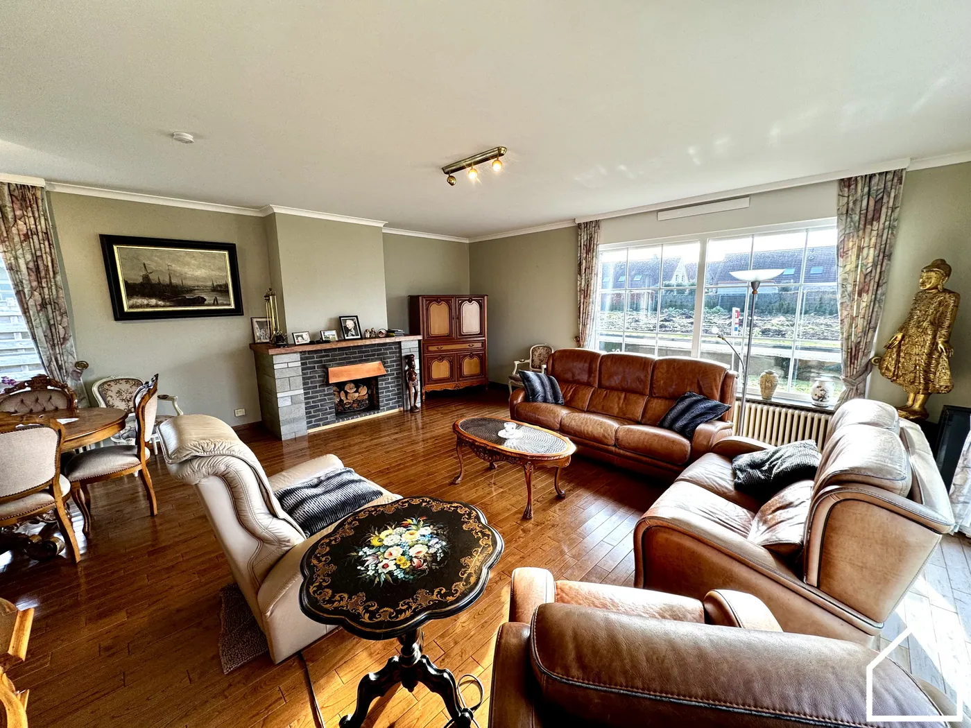 GELIJKVLOERSE WONING MET 3 SLAAPKAMERS EN GARAGE IN RUSTIGE WIJK IN IEPER - foto 5