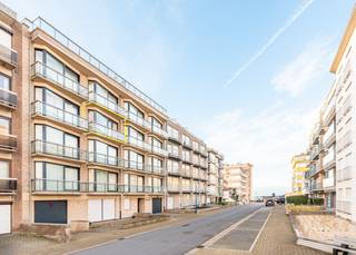 Vlakbij zee en vlakbij de St-André duinen treffen we dit appartement met 2 slaapkamers in de residentie Calidris. Vanop het balkon kun je genieten...