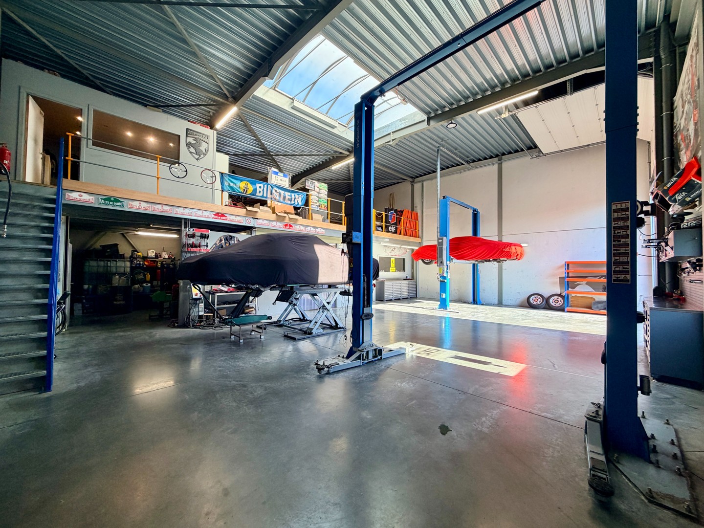 Ruime loods met parkeerplaats te Wielsbeke! - foto 4