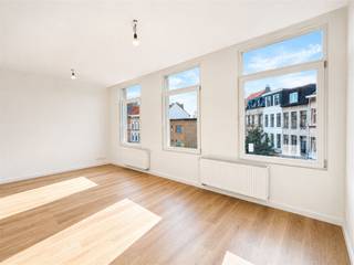 <p><span>Ground-floor, renovated studio in a central location in Antwerp North, close to downtown, public transportation, and various shops and amenities.</span><span> </span></p><p><span><br />Layout</span></p><p><span>Shared entry hall with a separate entrance door to the ground-floor studio. <br />We enter into the kitchen/dining area.</span></p><p><span>The open kitchen offers every convenience and is equipped with a stovetop, refrigerator, sink, range hood, oven, and ample cabinet space. </span></p><p><span>There is also a bathroom with a shower, toilet, and vanity sink. </span></p><p><span> </span></p><p><span>Details</span></p><p><span>- available immediately </span></p><p><span>- plenty of natural light</span></p><p><span>- great location</span></p><p><span>- no common area fees</span></p><p><span>- Water, gas, and electricity metered separately</span></p><p><span> </span></p><p><span>Does this studio in Antwerp sound like the right fit for you? Are you looking for other properties for sale or rent in Antwerp, or would you like to know the value of your property? </span></p><p><span>Then you’ve come to the right place at BOLT IMMO! We’d be happy to help you. Call 03 568 68 06 or email <span>info@bolt.immo</span></span></p><p><span> </span></p><p><span> </span></p>