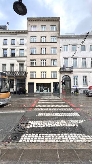 <p>Parkeerplaats in een recent gebouw op een uitstekende locatie.</p>
<p>Hoogte: maximum 2m</p>
<p>Lengte: 5m</p>
<p>Breedte: 2,35m</p>
<p>Direct beschikbaar.</p>