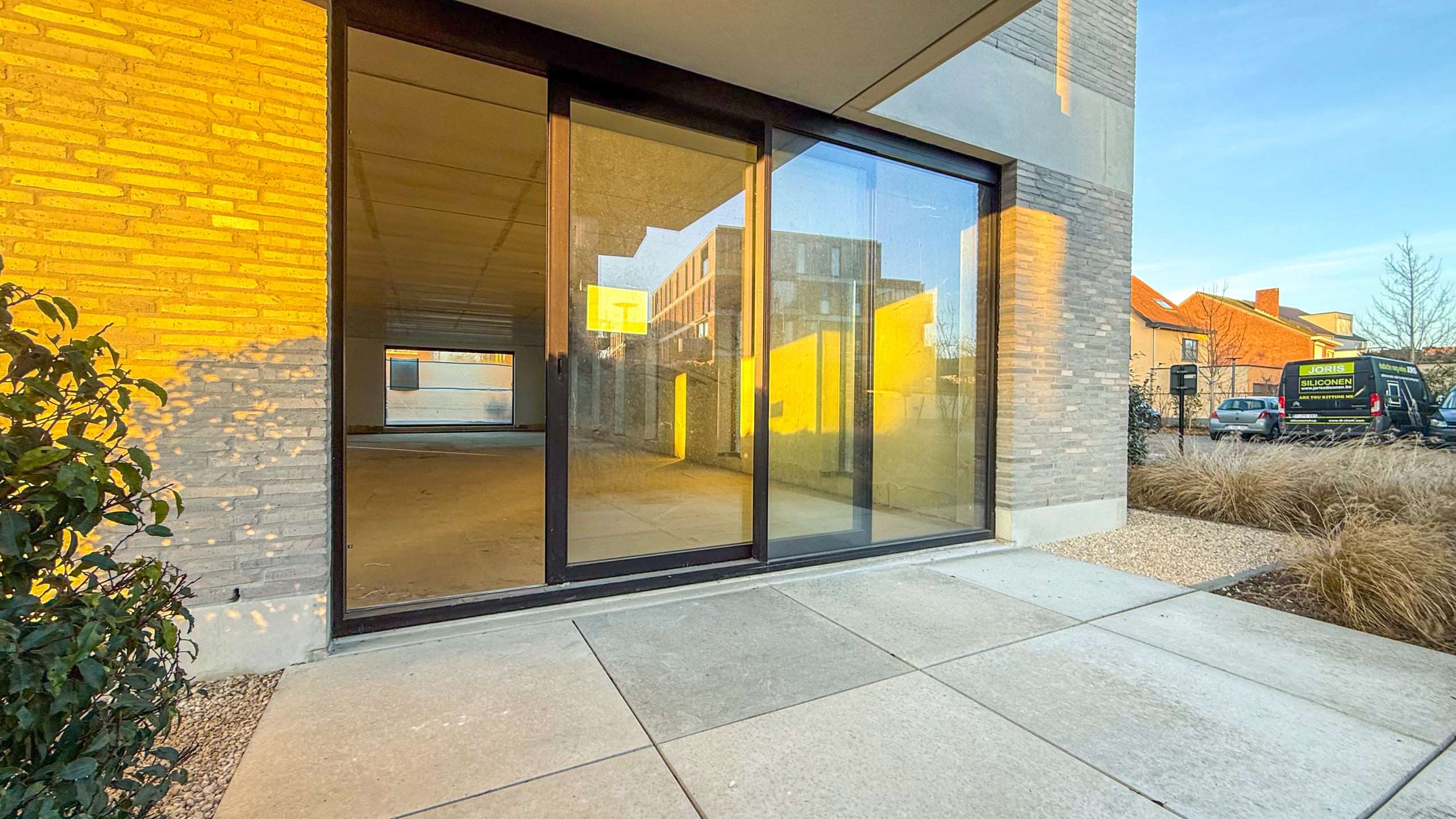 Exclusief:casco handelsruimte van 175 m² te Zonhoven centrum! - foto 2