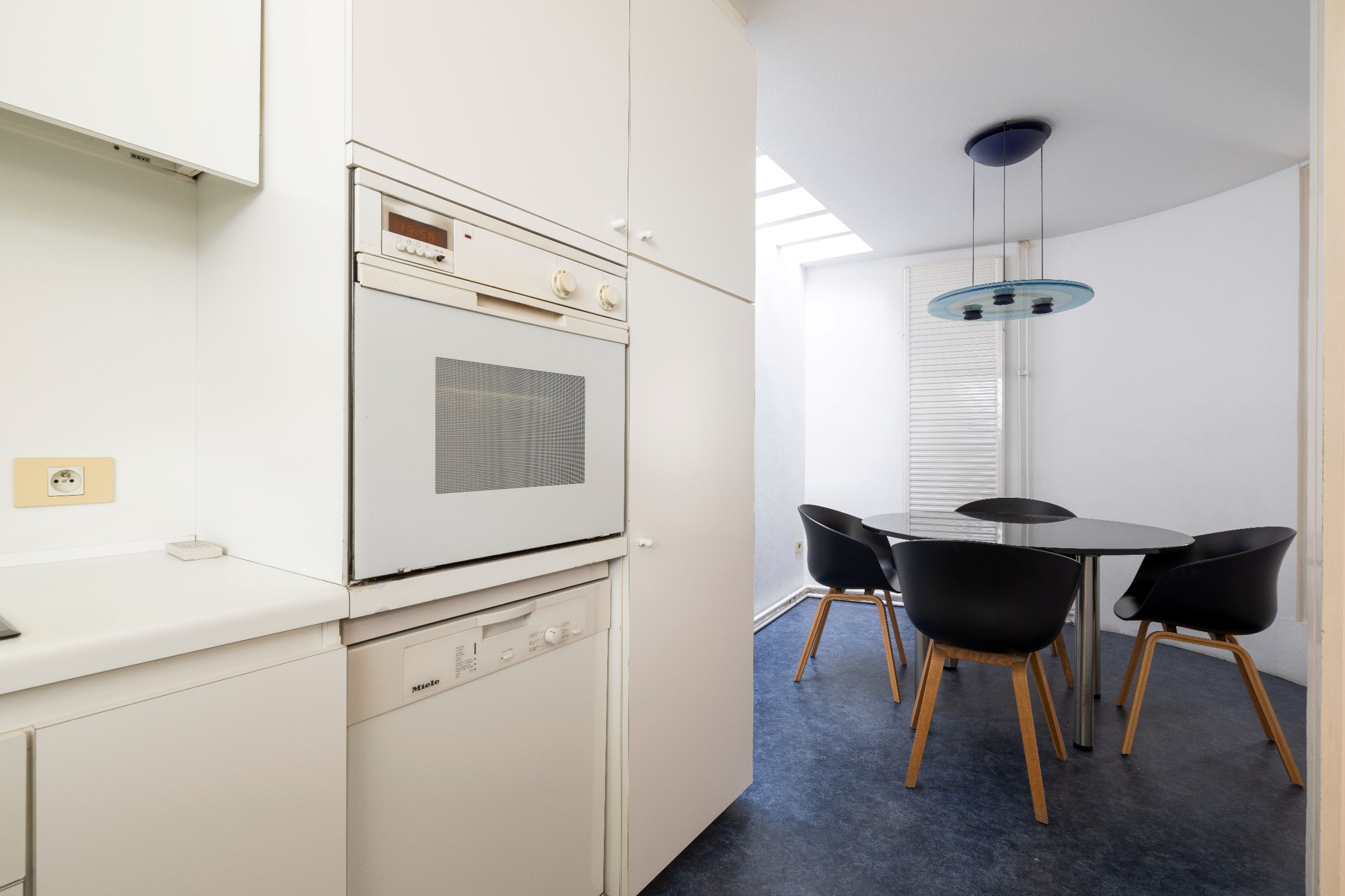 Handelspand van ca 180m² met bovengelegen ruim appartement met 4 slaapkamers en 2 badkamers - foto 3