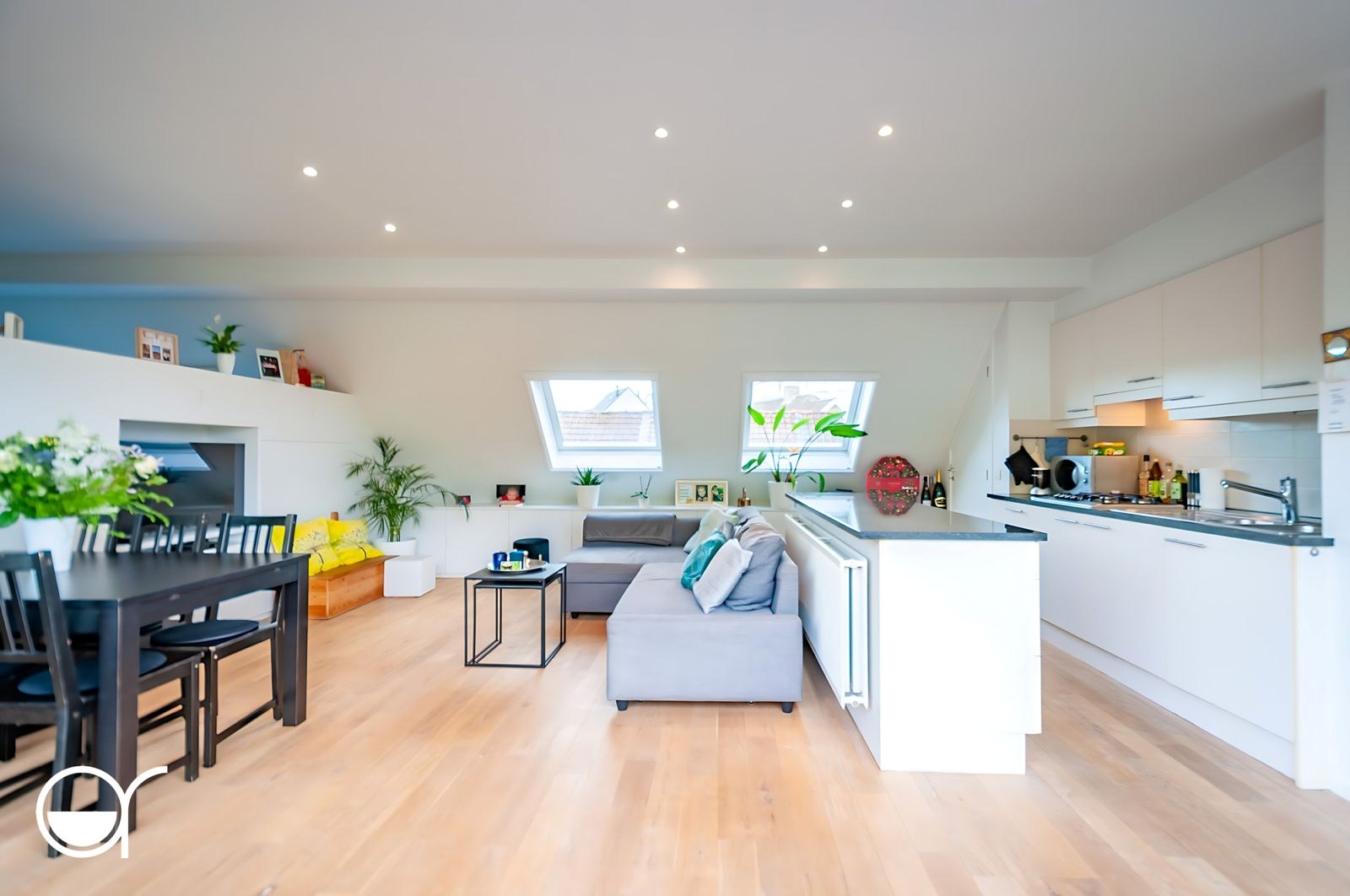 Lichtrijk één-slaapkamerappartement op de derde verdieping met prachtig uitzicht - foto 4