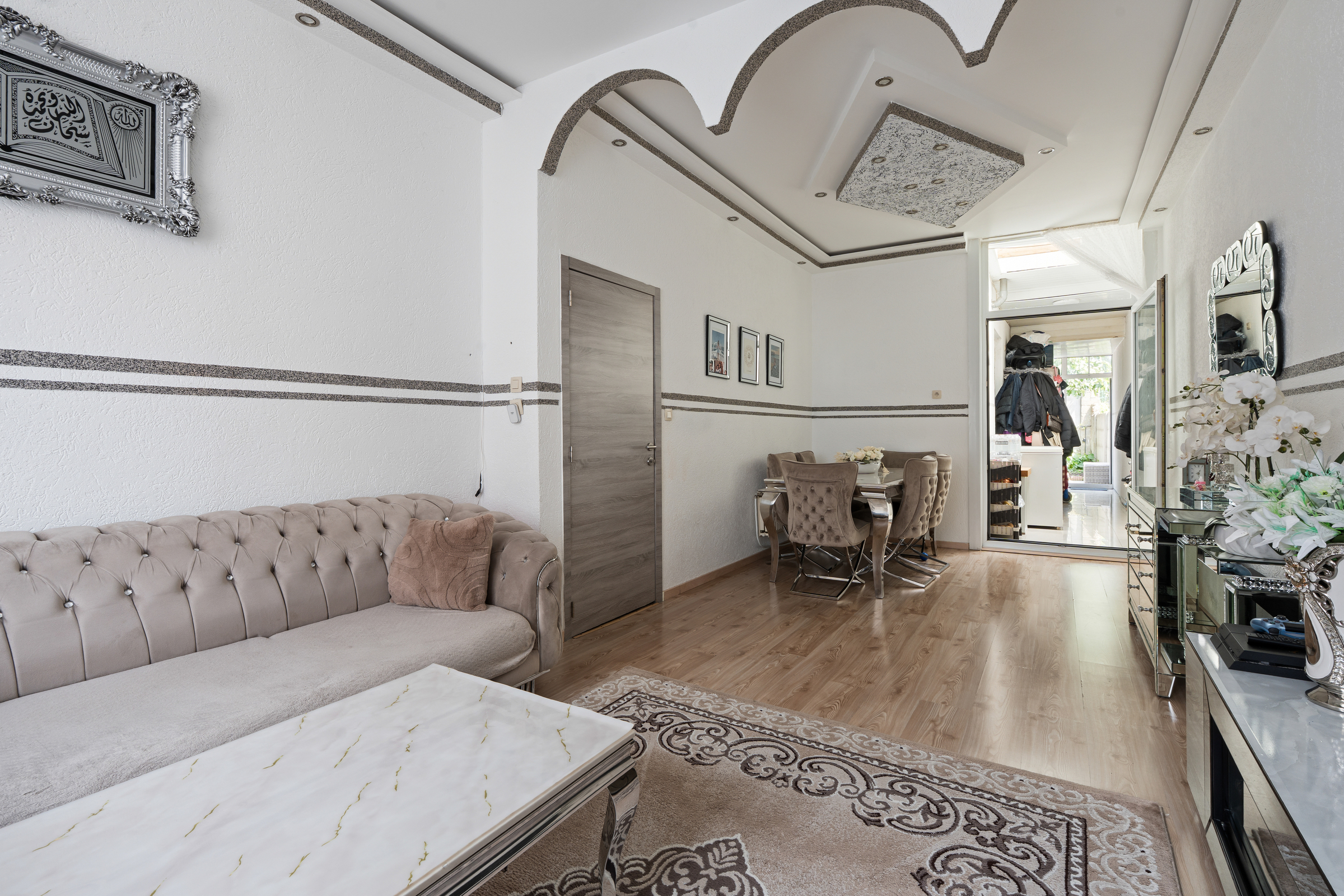 Ruime gezinswoning met vijf slaapkamers en stadstuin - foto 4