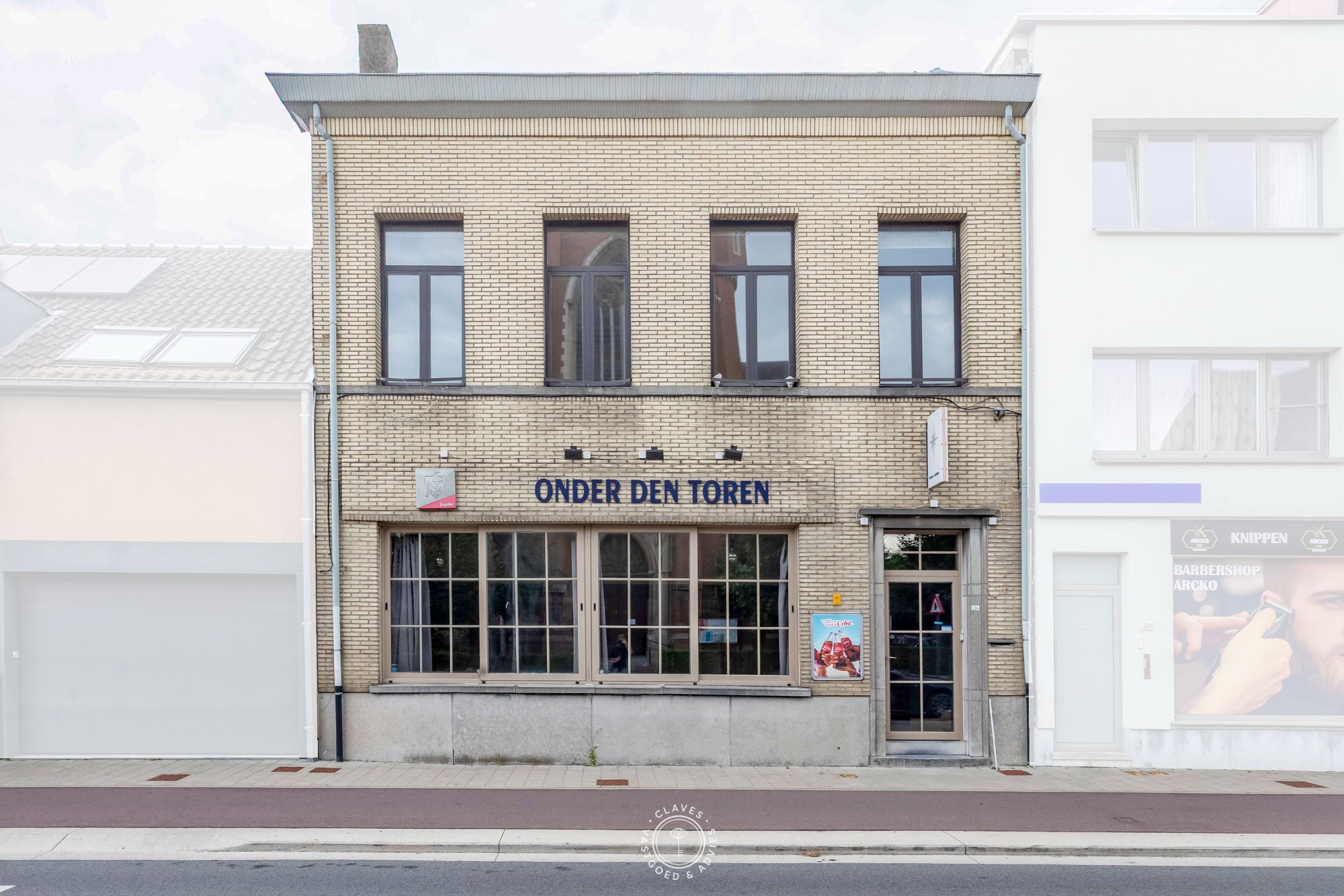 Karaktervol handelspand met woonst op topligging tegenover kerkplein - foto 1