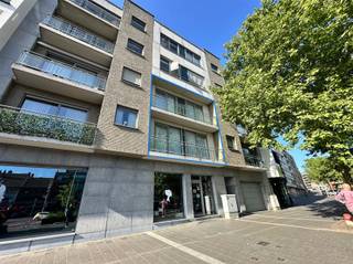 Vraag uw bezoek aan via info@optimusvastgoed.be!TE HUUR: Duplex-appartement met 2 slaapkamers te Genk!Dit modern duplex-appartement is gelegen op...